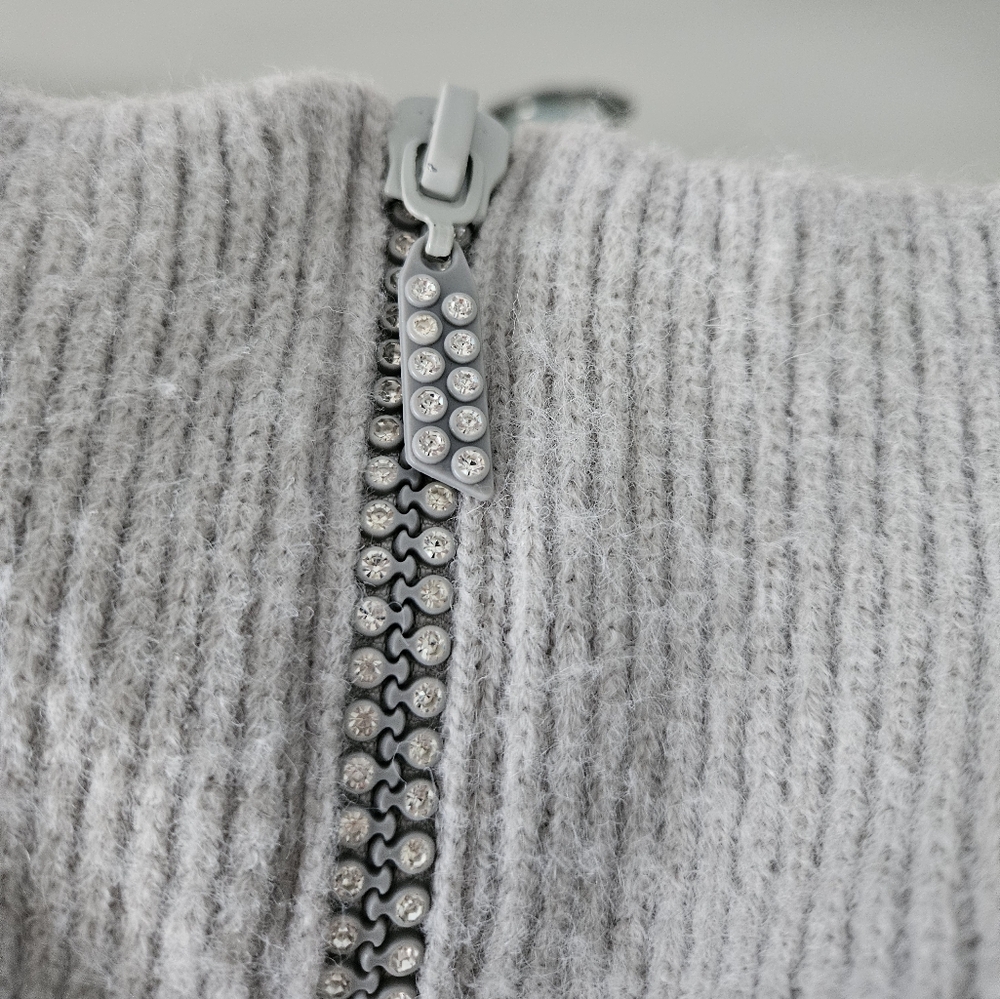 Grey Wool Sweater with rhinestones - size small - Picture 12 of 14